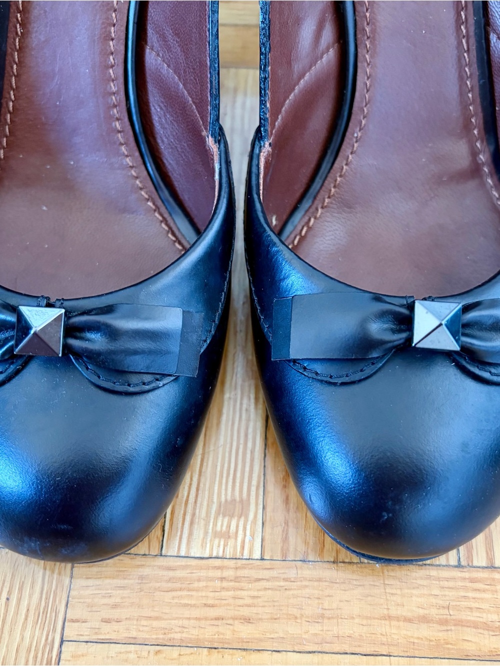 Marc Jacobs Black Bow Leather Pumps - Picture 2 of 6